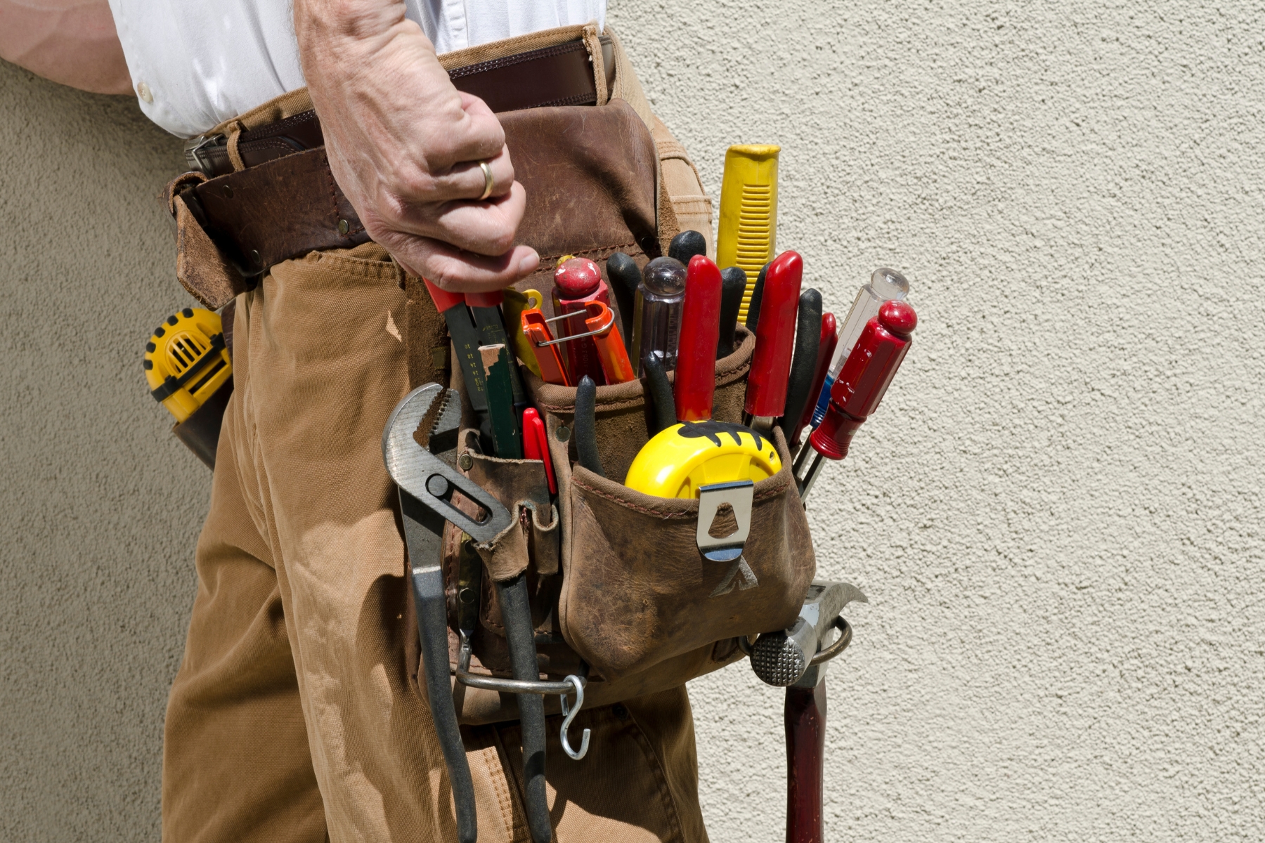How Professional Handyman Services Can Help Manage Your Business