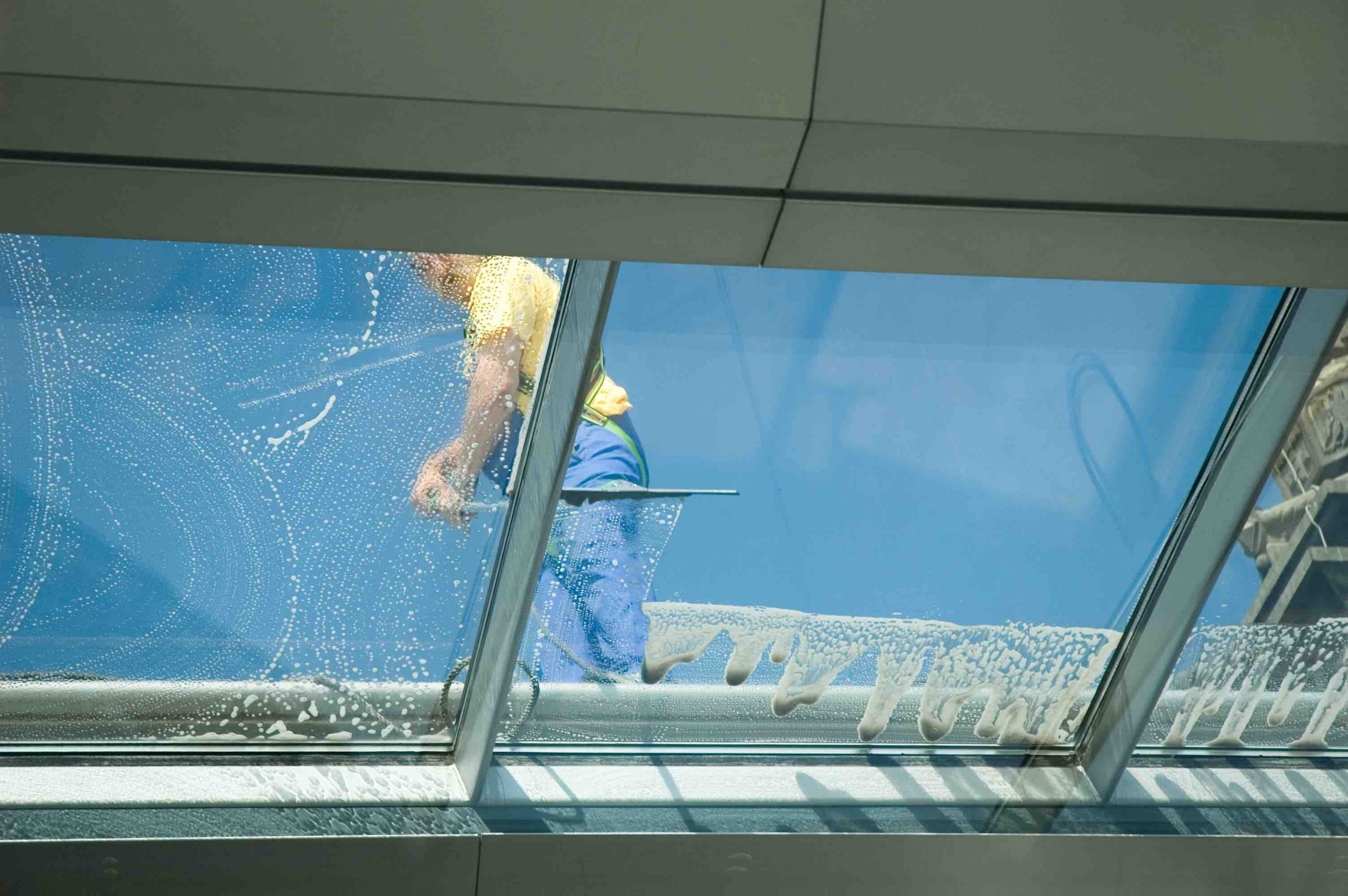 Window cleaning worker